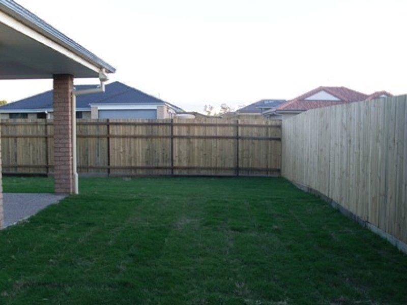 1 Sandpiper Cct, Eagleby QLD 4207