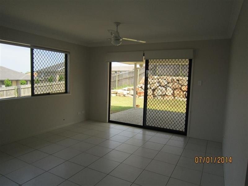 10 Stanbury  Dr, Goodna QLD 4300