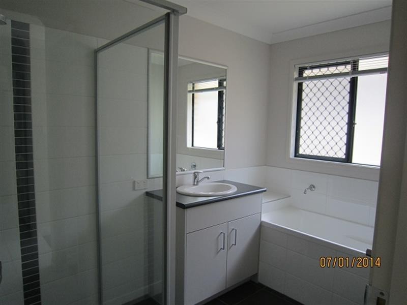 10 Stanbury  Dr, Goodna QLD 4300