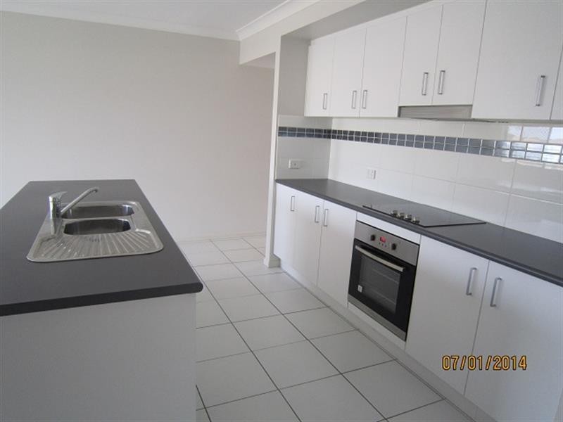 10 Stanbury  Dr, Goodna QLD 4300
