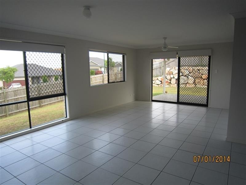 10 Stanbury  Dr, Goodna QLD 4300