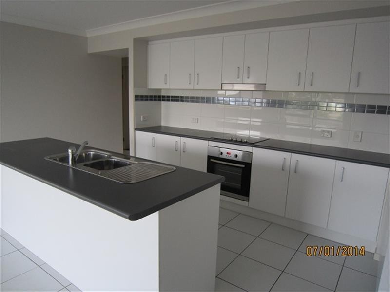 10 Stanbury  Dr, Goodna QLD 4300