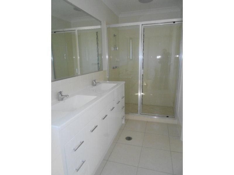 14 Figbird Cl, Goodna QLD 4300