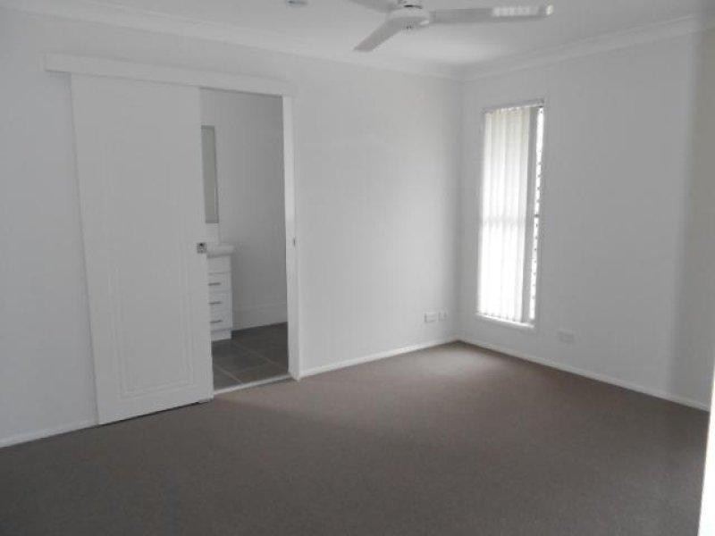 20 Andrew Walker  Dr, Goodna QLD 4300