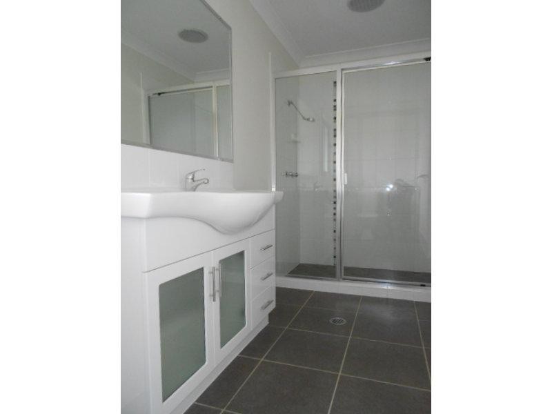 20 Andrew Walker  Dr, Goodna QLD 4300