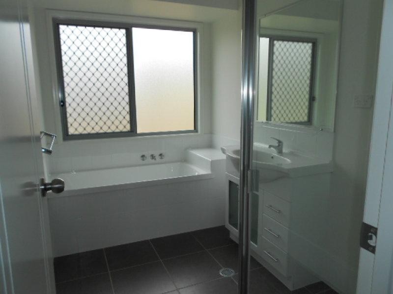 20 Andrew Walker  Dr, Goodna QLD 4300