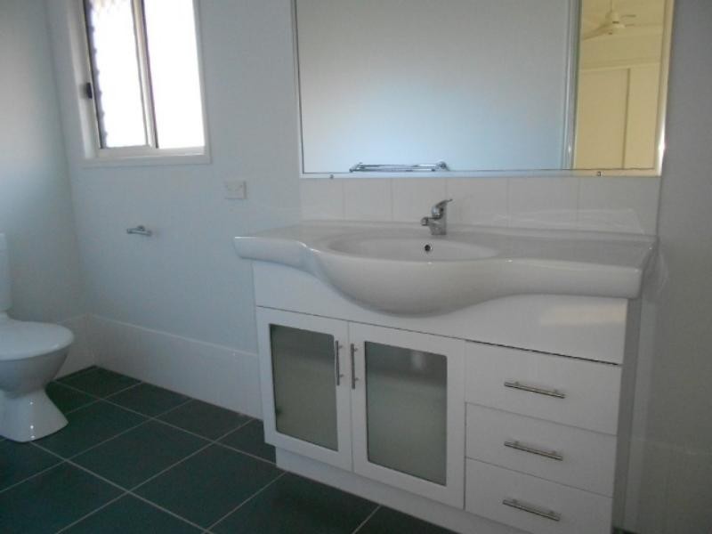 34 Andrew Walker  Dr, Goodna QLD 4300