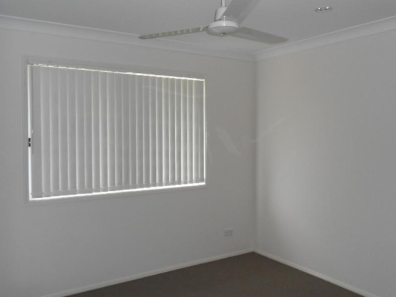 32 Andrew Walker Dr, Goodna QLD 4300