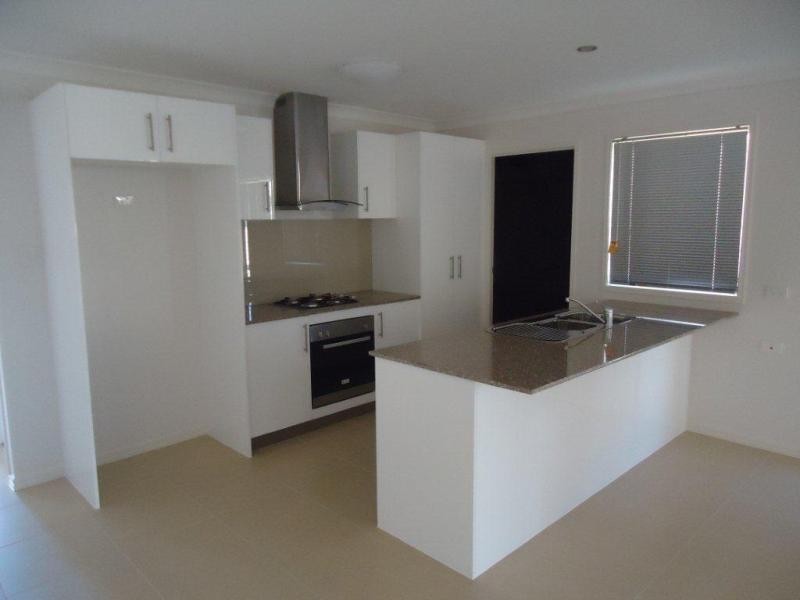 30 Bowerbird Cres, Dakabin QLD 4503