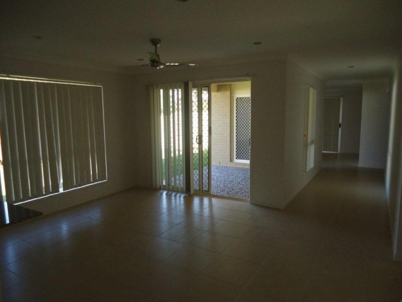 30 Bowerbird Cres, Dakabin QLD 4503