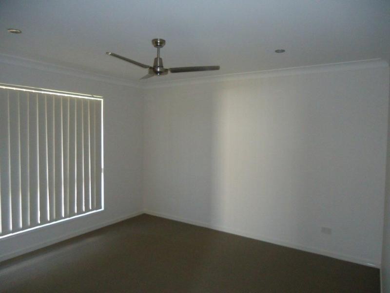 30 Bowerbird Cres, Dakabin QLD 4503