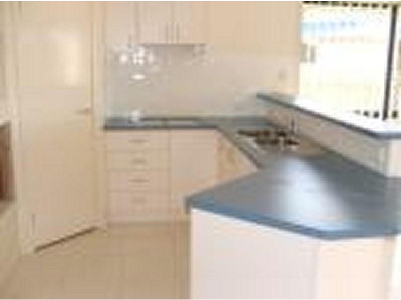 38 Lake Manchester Ct, Logan Reserve QLD 4133