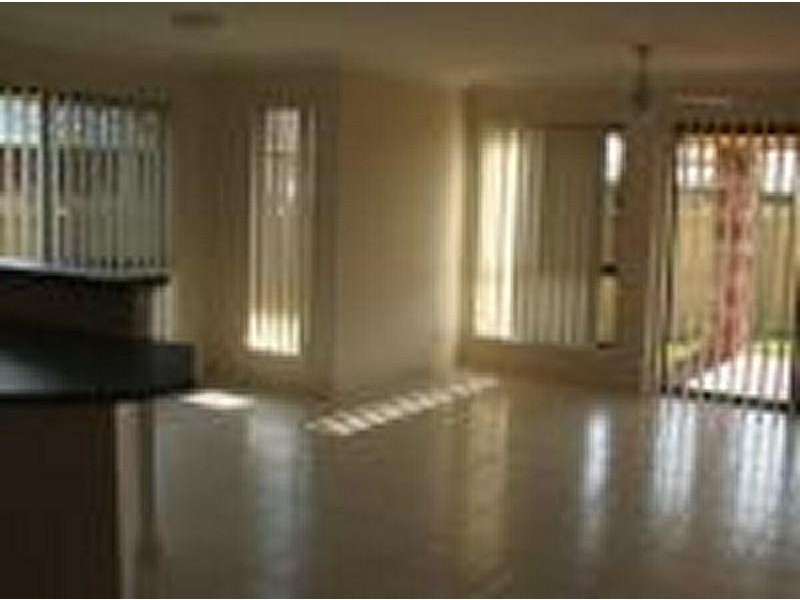 38 Lake Manchester Ct, Logan Reserve QLD 4133