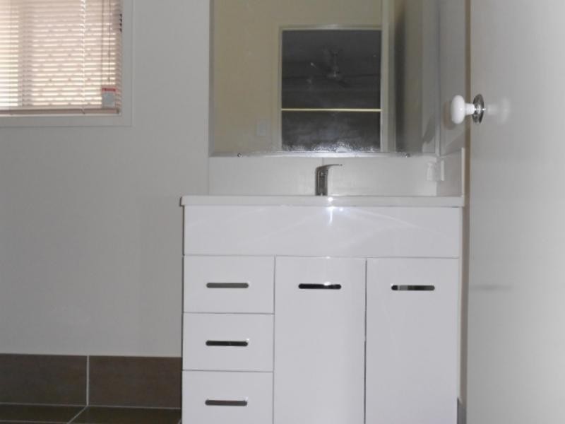 1 Stanbury  Dr, Goodna QLD 4300