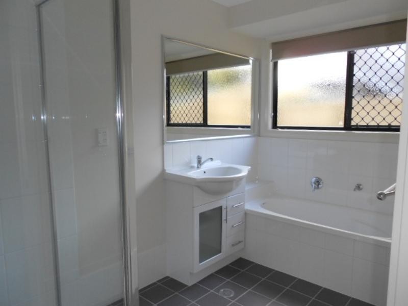 9 Oliver Dr, Redbank Plains QLD 4301