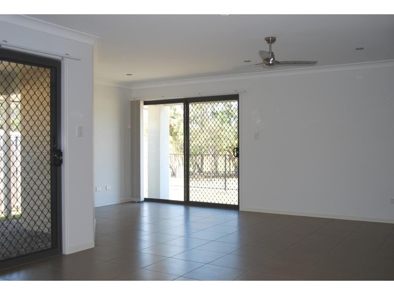 28 Bowerbird Cres, Dakabin QLD 4503