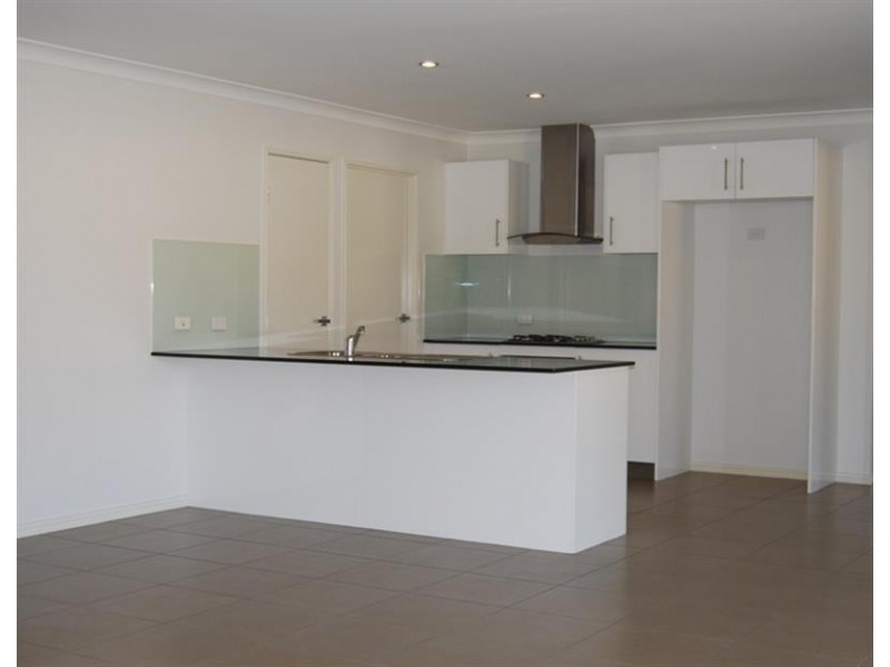 28 Bowerbird Cres, Dakabin QLD 4503