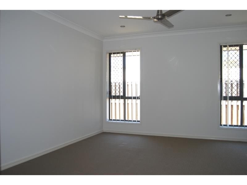 28 Bowerbird Cres, Dakabin QLD 4503