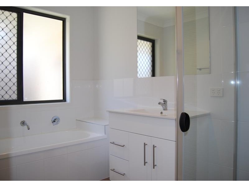 28 Bowerbird Cres, Dakabin QLD 4503