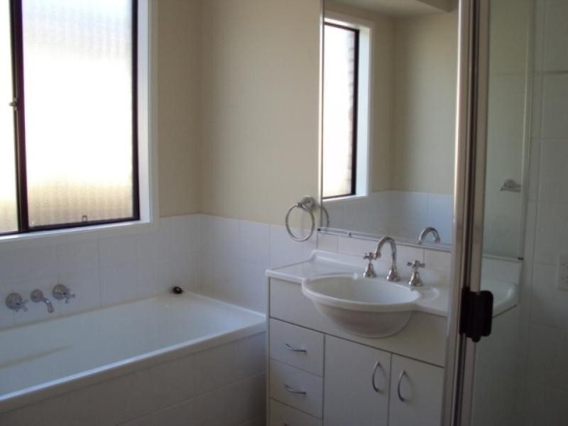 21 Griffen Pl, Crestmead QLD 4132