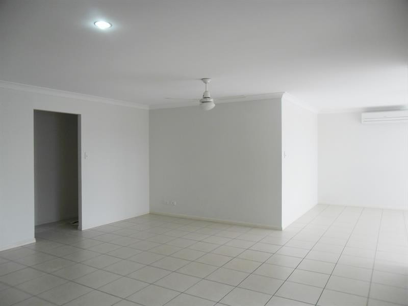 11 Mowie Cl, Underwood QLD 4119