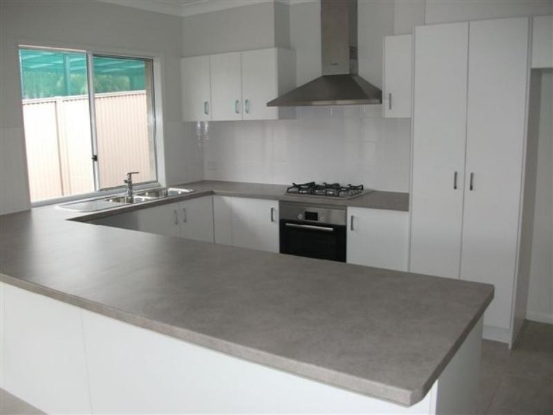 128B Barbarella Dr, Springwood QLD 4127