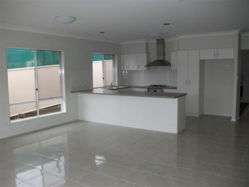 128B Barbarella Dr, Springwood QLD 4127