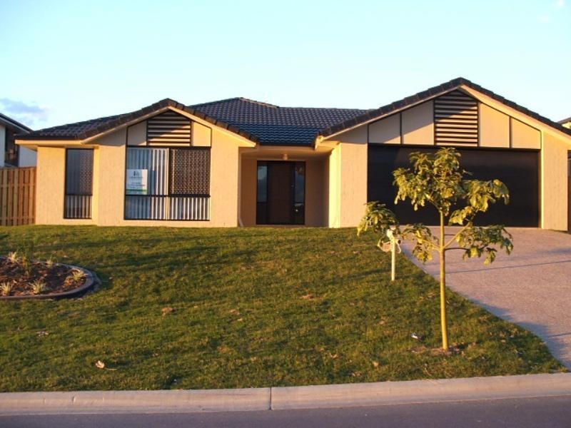 22 Wellers St, Pacific Pines QLD 4211