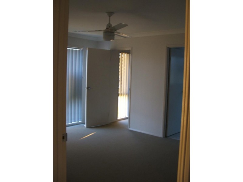 22 Wellers St, Pacific Pines QLD 4211
