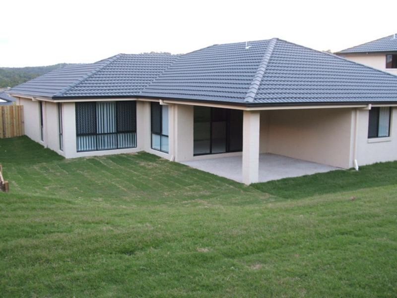 22 Wellers St, Pacific Pines QLD 4211