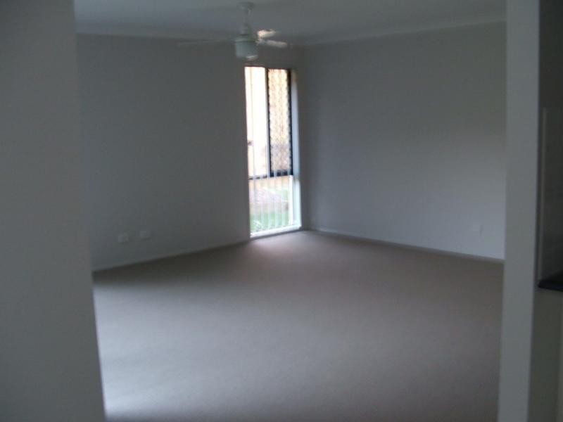 22 Wellers St, Pacific Pines QLD 4211