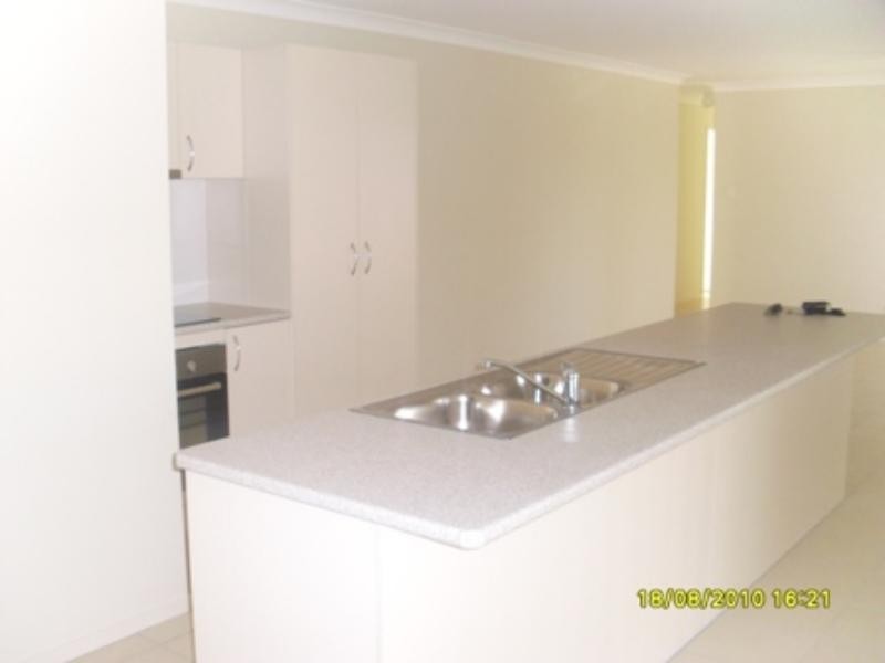 2 Newhaven St, Marsden QLD 4132