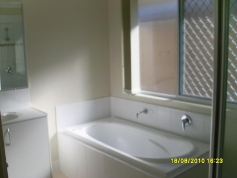 2 Newhaven St, Marsden QLD 4132