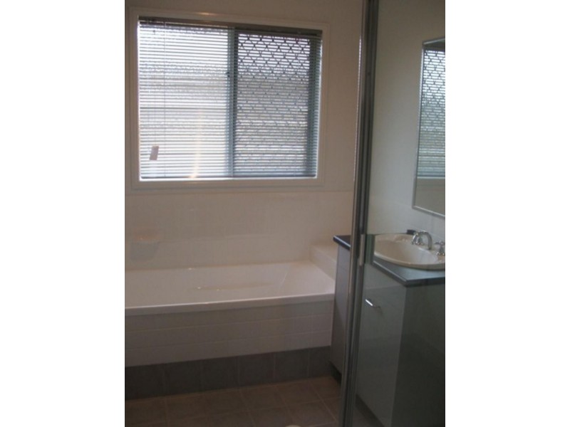 26 Lake Borumba St, Logan Reserve QLD 4133