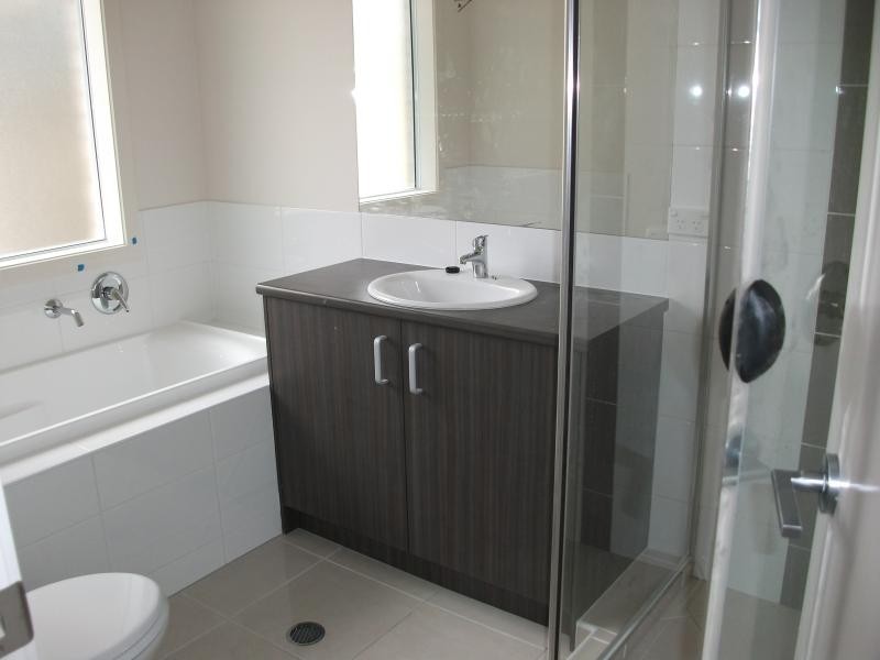 20 Arnaldo Ave, Augustine Heights QLD 4300