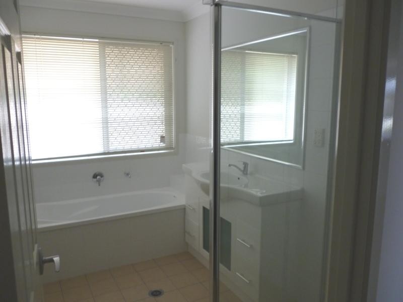 24 Aleisha Ct, Collingwood Park QLD 4301