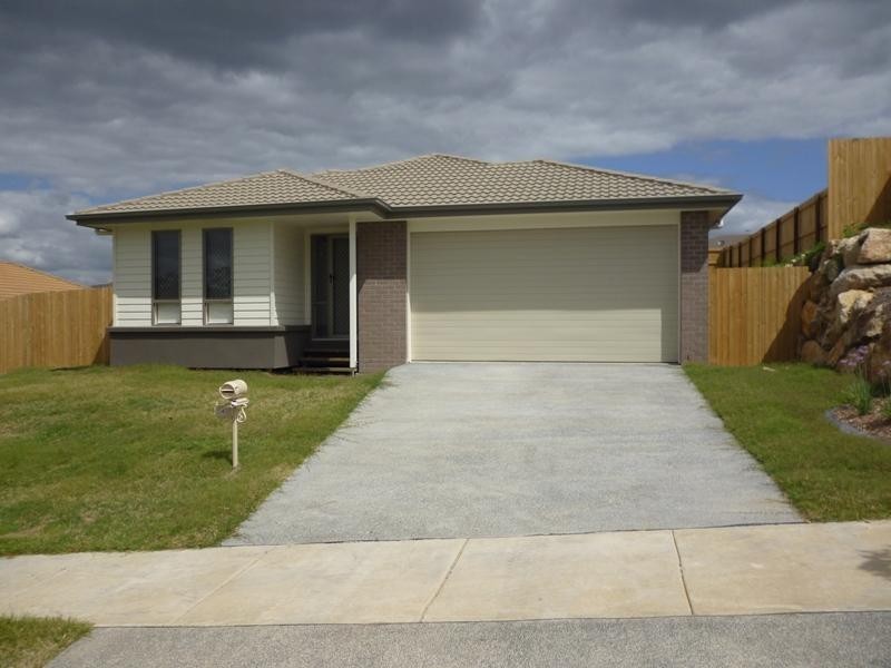 4 Stanbury  Dr, Goodna QLD 4300