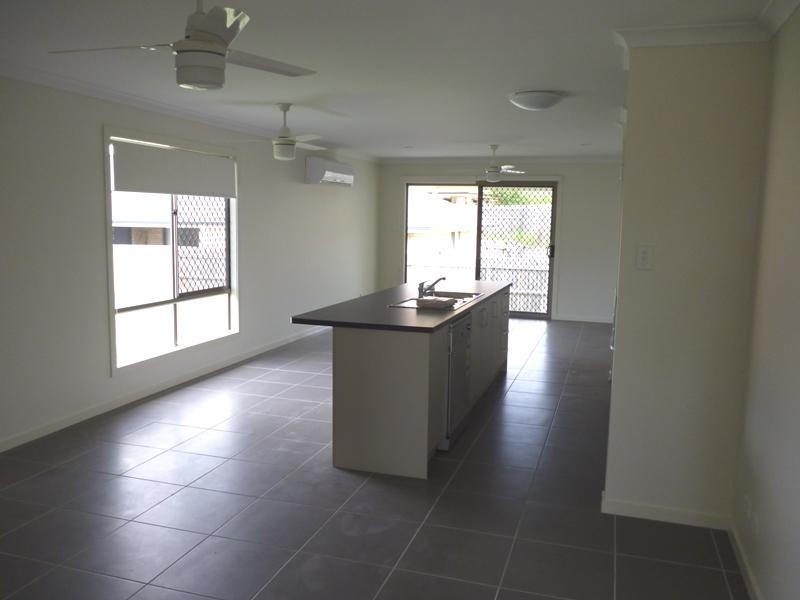 4 Stanbury  Dr, Goodna QLD 4300