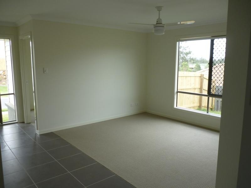 4 Stanbury  Dr, Goodna QLD 4300