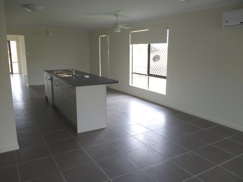 4 Stanbury  Dr, Goodna QLD 4300