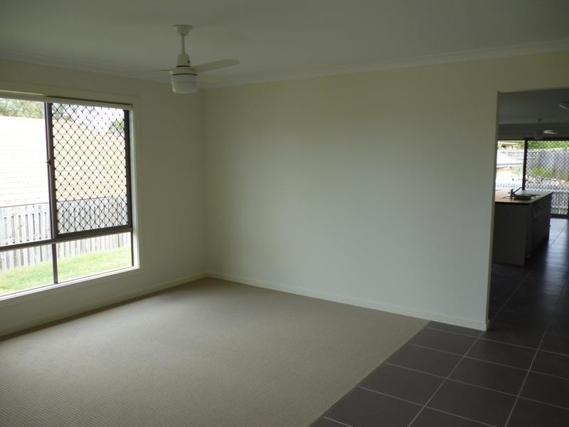 4 Stanbury  Dr, Goodna QLD 4300