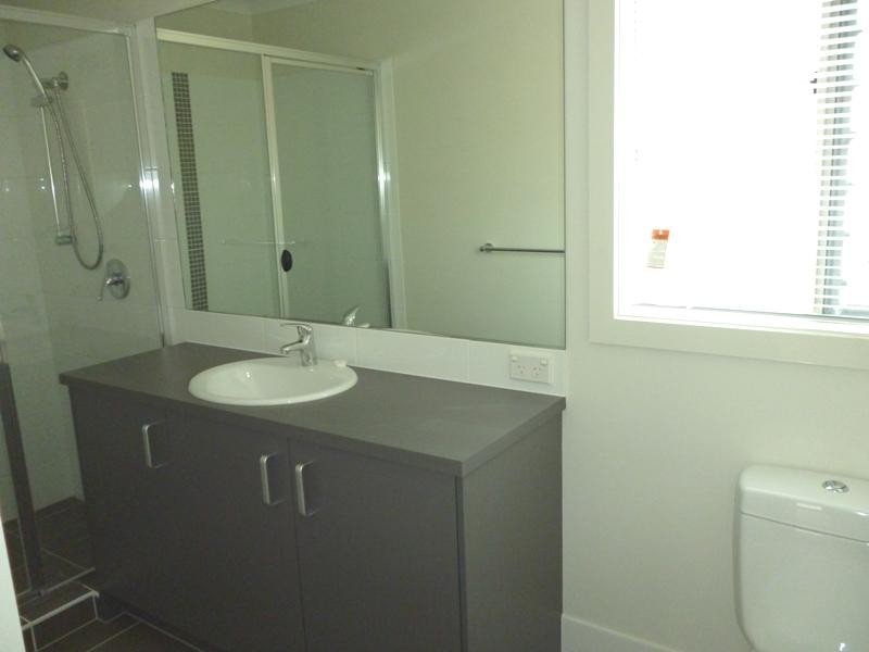 4 Stanbury  Dr, Goodna QLD 4300
