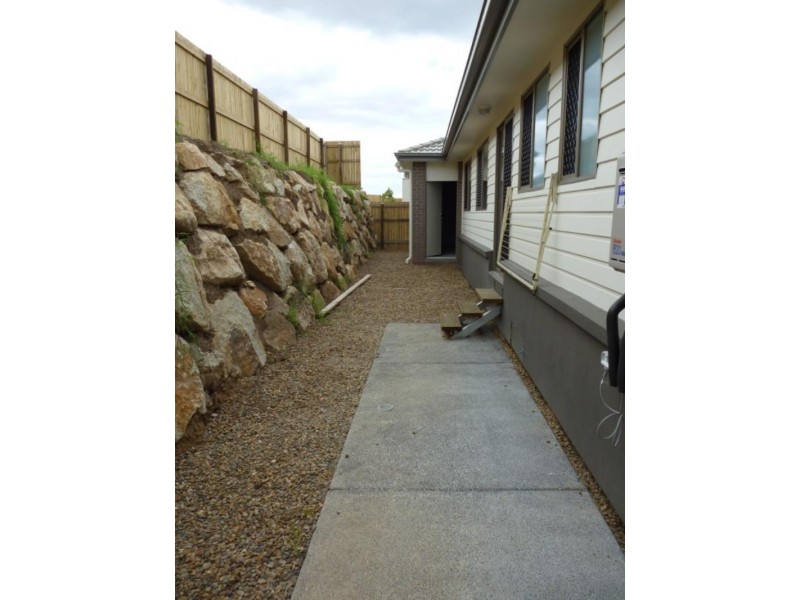 4 Stanbury  Dr, Goodna QLD 4300