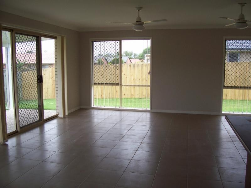 6 Elcock Ave, Crestmead QLD 4132