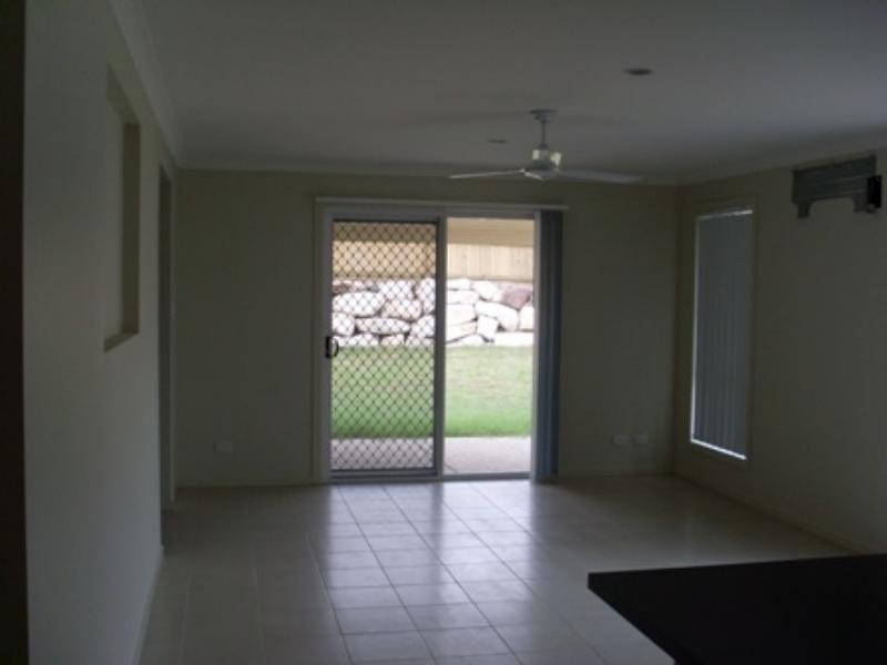 12 RAWSON  Ct, Holmview QLD 4207