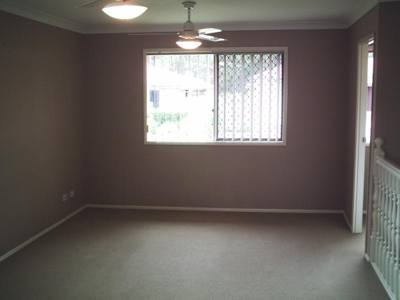 4 Mozart Pl, Mackenzie QLD 4156