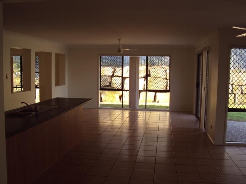 49 Brookside St, Lota QLD 4179
