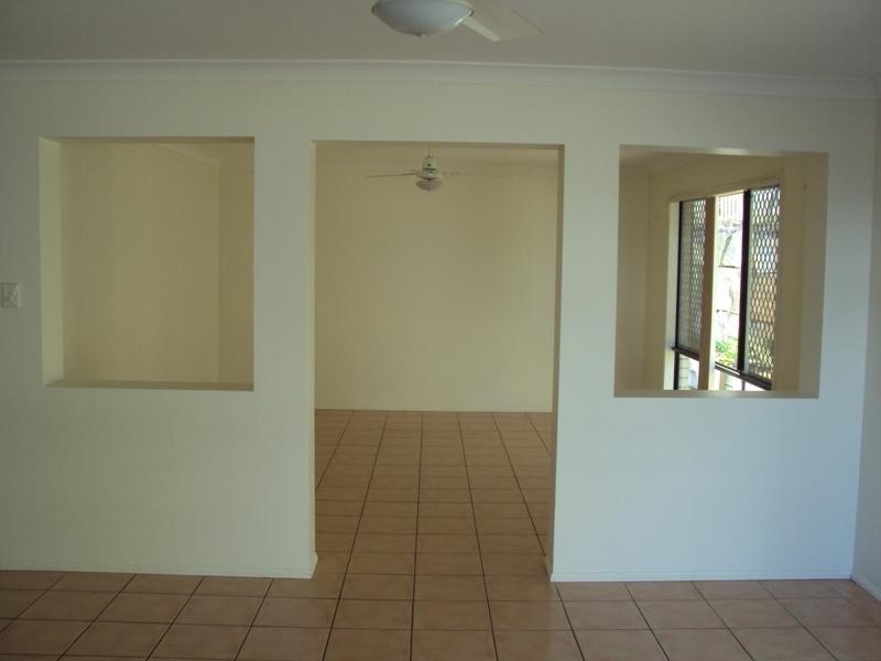 49 Brookside St, Lota QLD 4179
