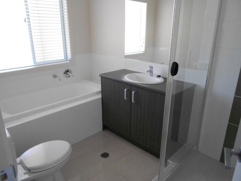 20 Arnaldo Ave, Augustine Heights QLD 4300