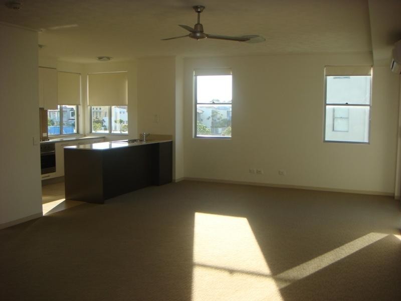 121/66 Sickle Ave, Hope Island QLD 4212